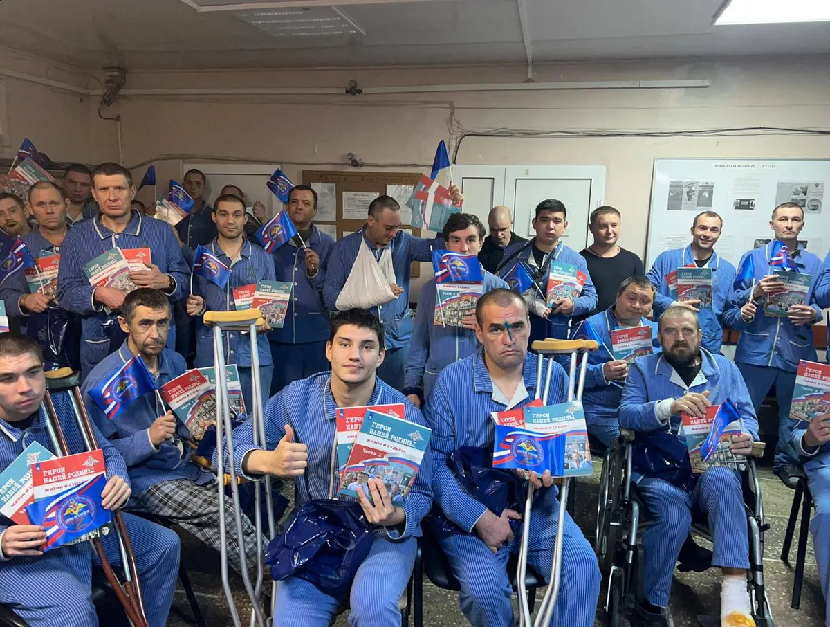 «Просвещение» направило в госпитали ЛНР гуманитарный тираж патриотического сборника